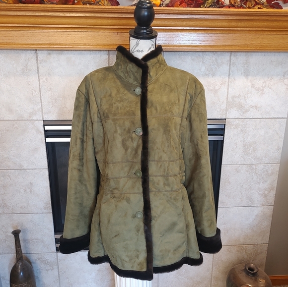 Regent Park Large Winter Coat Faux Suede Olive Green And Brown Trim. - Picture 2 of 13